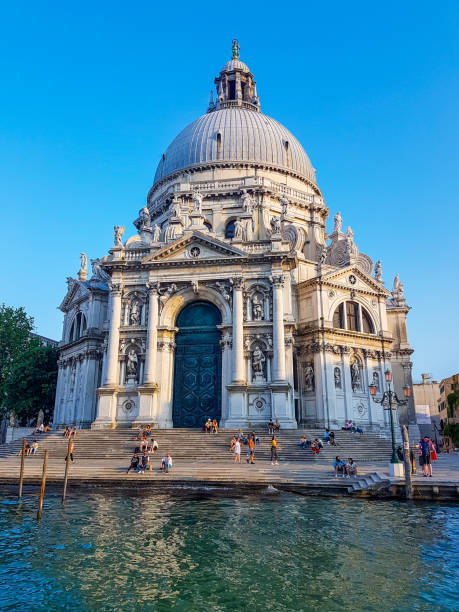 ヴェネツィアのサンタ・マリア・デ・ラ・サルーテ大聖堂 - european culture architecture vertical venice italy ストックフォトと画像