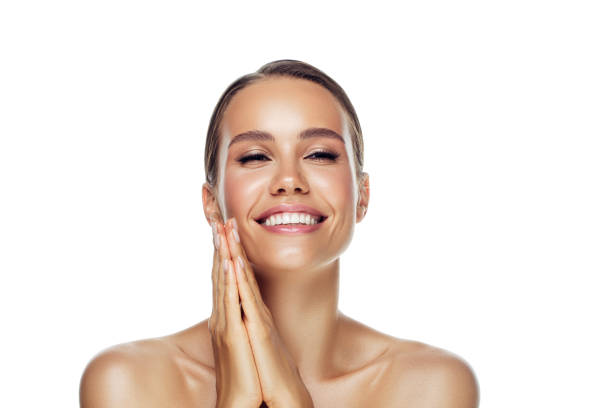 portret wspaniałej młodej kobiety - beauty treatment moisturizer human skin cosmetics zdjęcia i obrazy z banku zdjęć