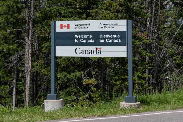 カナダサインへようこそ - 税関 ストックフォトと画像
