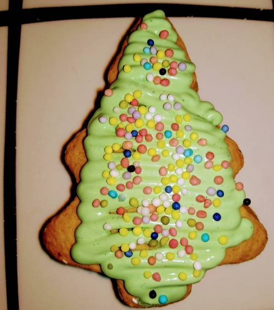 istock Cookie christmas tree with frosting 1192366335