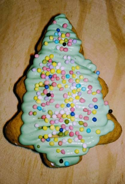 istock Cookie christmas tree with frosting 1192366355
