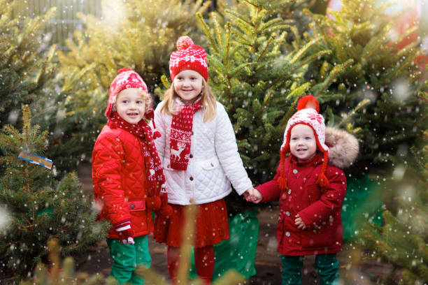 istock Kids buying Christmas tree 1192368396
