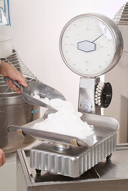 istock Pastry chef who prepares the cake 119239288