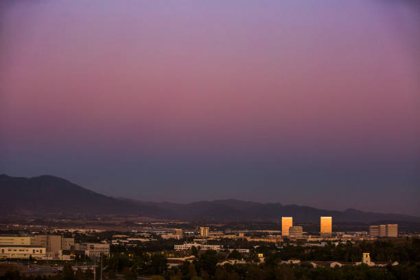 irvine skyline - irvine california california orange county traffic foto e immagini stock