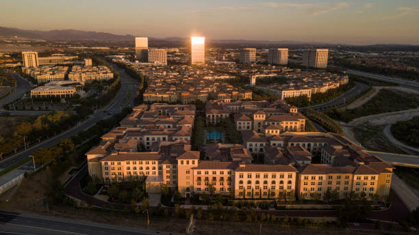 irvine skyline - irvine california california orange county traffic foto e immagini stock