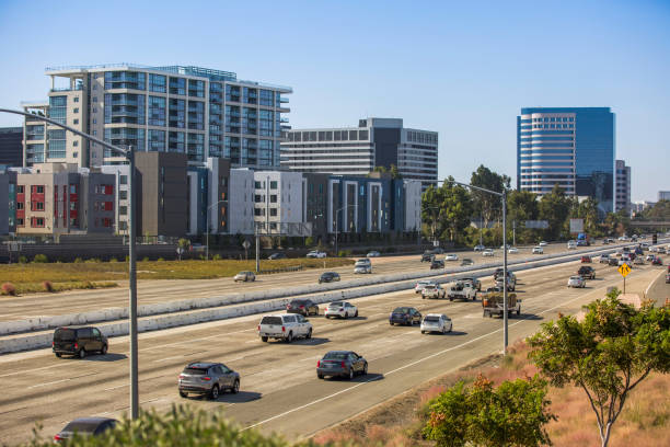 어바인 스카이라인 - irvine california california orange county traffic 뉴스 사진 이미지