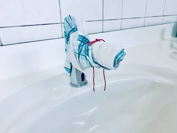 Damaged sink, out of use