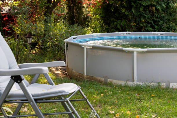 istock Dirty and abandoned swimmingpool 1192442594