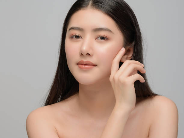 きれいな完璧な肌を持つ美しい若い女性アジア人。ポートレートモデルナチュラルメイクアップ。スパ、スキンケア、健康ウェルネス - make up beauty spa makeup artist beautician ストックフォトと画像