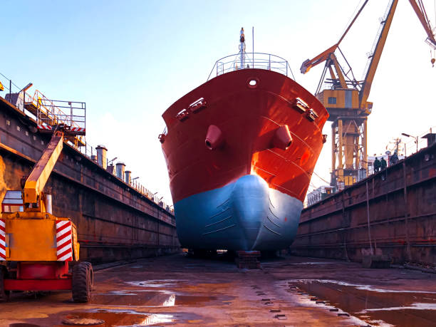 ship in to dry dock - industrial ship shipping painting repairing imagens e fotografias de stock