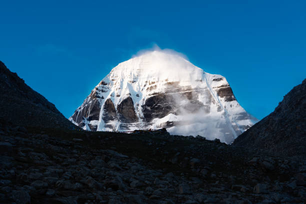 montagne sacrée au tibet - mont kailash - bonpo photos et images de collection