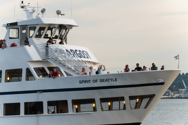 большое торговое судно - ferry seattle washington state cruise ship стоковые фото и изображения