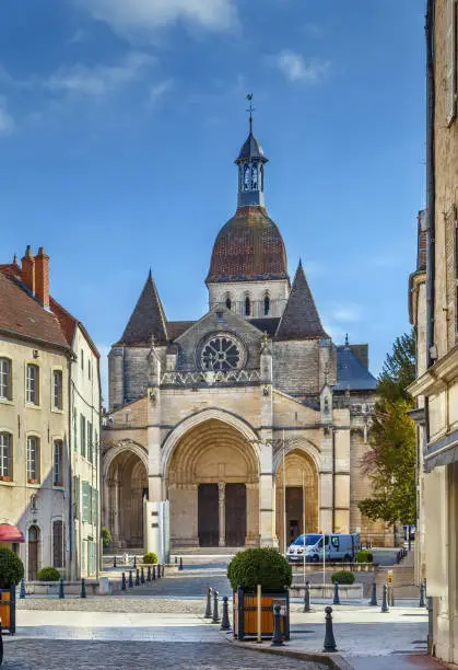 Basilique Notre-Dame de Beaune (basilica Our Lady) is a canonical ensemble dating from the second half of the twelfth century located in Beaune, France