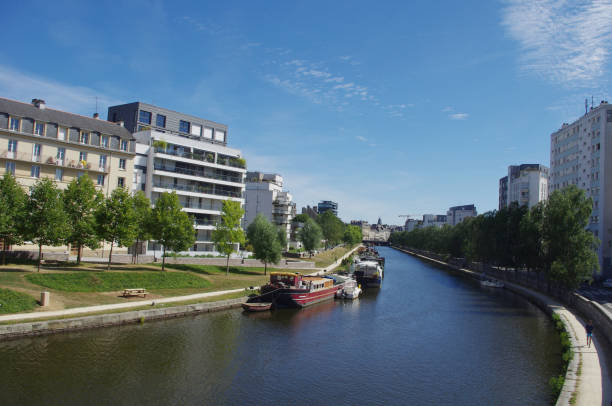 Walk on the quays with the Canal d'Ille et Rance