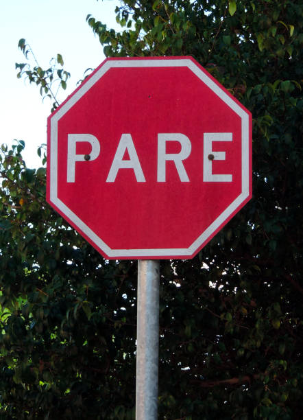 istock Pare Traffic Sign 1192534591