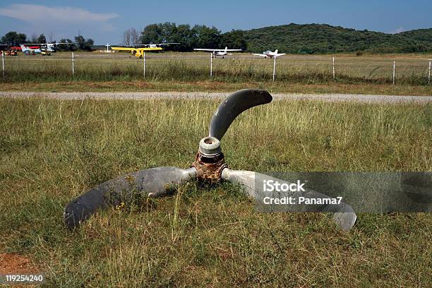 Flugzeug Unfall Stockfoto und mehr Bilder von Propellerflugzeug - Propellerflugzeug, Farbbild, Fliegen