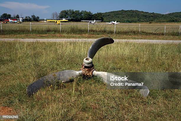 Samolot Ruina - zdjęcia stockowe i więcej obrazów Samolot śmigłowy - Samolot śmigłowy, Chorwacja, Fotografika