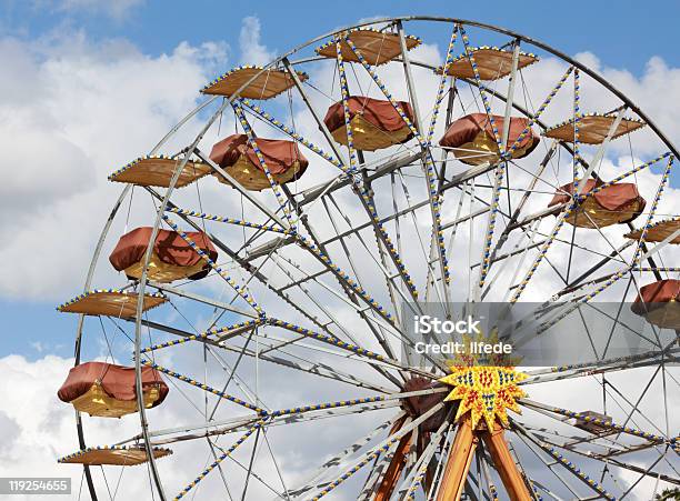 Ferris Riesenrad Stockfoto und mehr Bilder von Achterbahn - Achterbahn, Fahrgeschäft, Farbbild