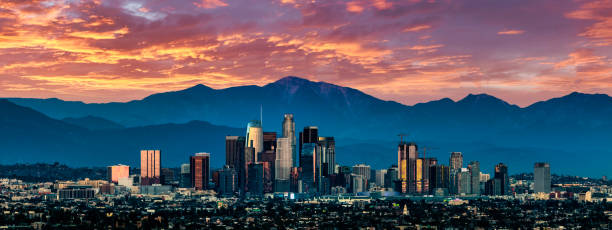 洛杉磯天際線日落 - 洛杉磯市 圖片 個照片及圖片檔