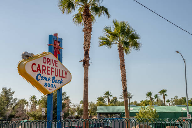 back of the famous welcome to las vegas sign - welcome to fabulous las vegas sign fotos imagens e fotografias de stock