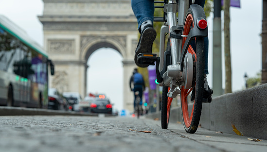 Tour Paris by bike with Arc de Triomphe in the background