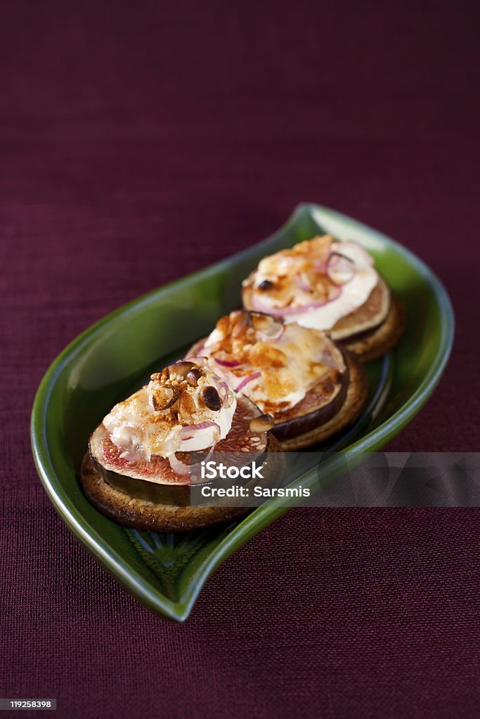 Fichi e formaggio con cracker - Foto stock royalty-free di Alimentazione sana