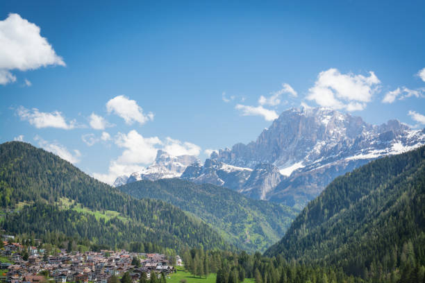 istock Ponaram view in Dolomites 1192594845