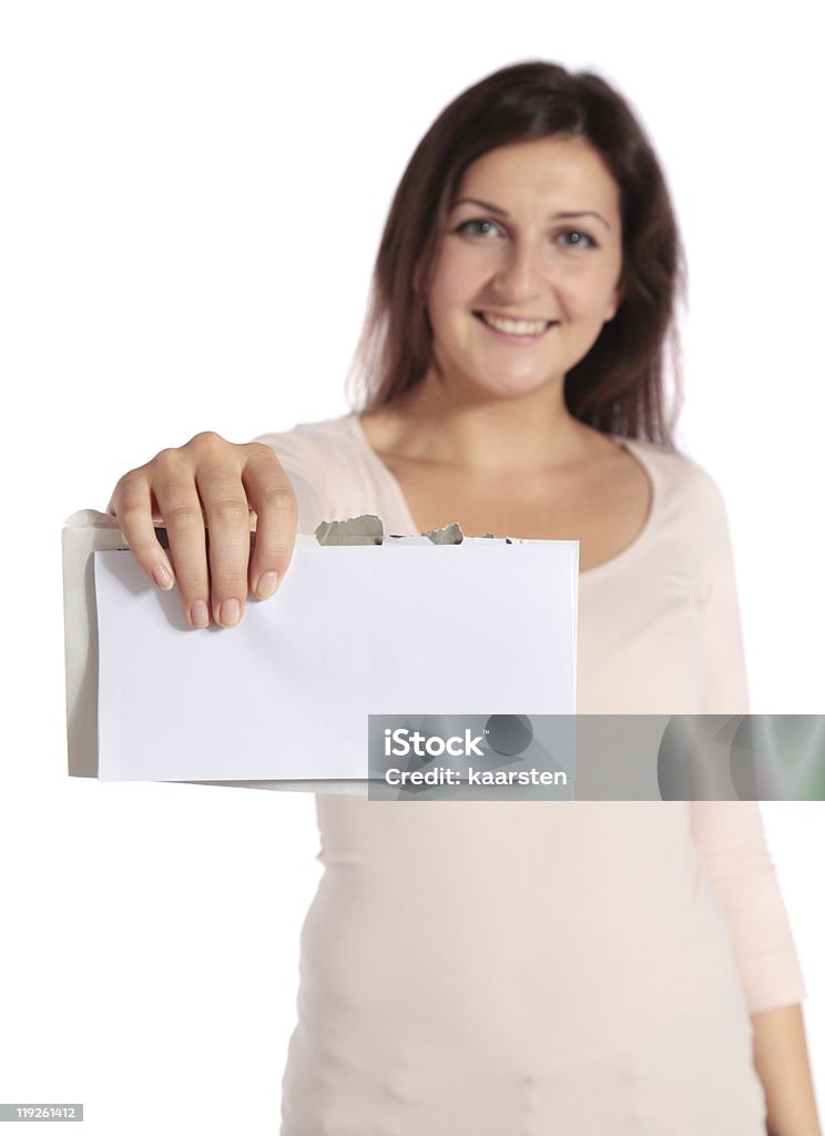 Mulher sorridente segurando carta - Foto de stock de Adulto royalty-free