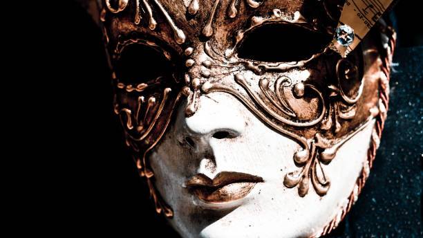 una máscara antigua para el carnaval - mask masquerade mask venice italy costume fotografías e imágenes de stock