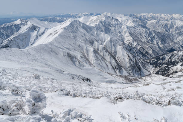 istock Ojikazawanokashira seen from Mt.Tanigawadake in spring 1192639027