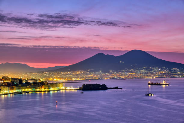 Mount Vesuvius and the gulf of Naples Mount Vesuvius and the gulf of Naples before sunrise naples italy photos stock pictures, royalty-free photos & images