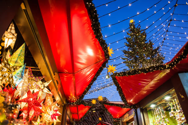 traditioneller weihnachtsmarkt in europa. köln, deutschland - frankfurt german culture night city stock-fotos und bilder