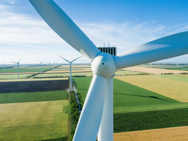 moinho de vento para o closeup da produção de poder elétrico - landscape alternative energy scenics farm - fotografias e filmes do acervo