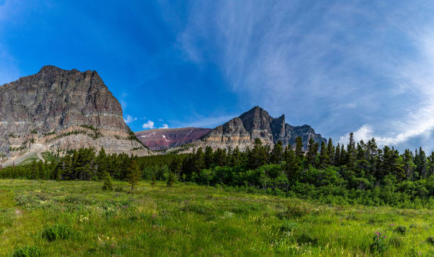 istock Altyn Peak and Apikuni Mountain 1192730962