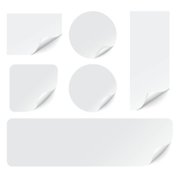 ilustraciones, imágenes clip art, dibujos animados e iconos de stock de pegatinas de papel con esquinas rizadas sobre fondo blanco. vector - label shadow geometric shape paper