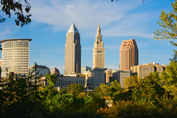 skyline de cleveland ohio - cleveland ohio ohio skyline famous place - fotografias e filmes do acervo