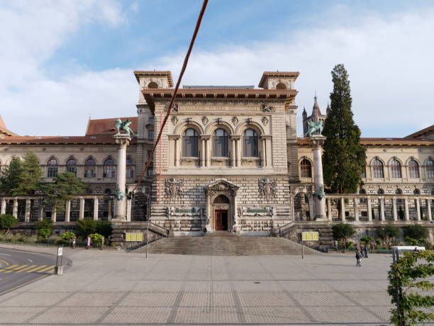 el palacio rumine, un edificio de finales del siglo xix de estilo renacentista florentino y palacio de la riponne. - biological culture outdoors travel destinations architecture fotografías e imágenes de stock