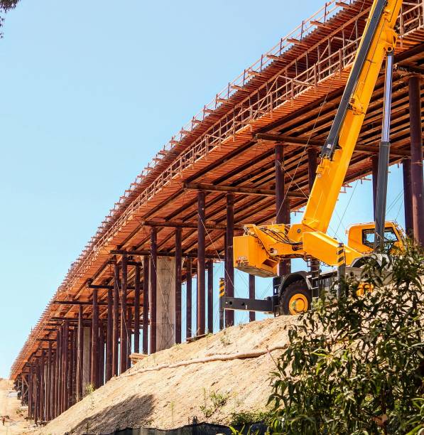 サンディエゴトロリーエクステンションの建設 - san diego trolley ストックフォトと画像