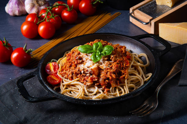 istock wholegrain spaghetti with tomato sauce and minced meat 1192803487
