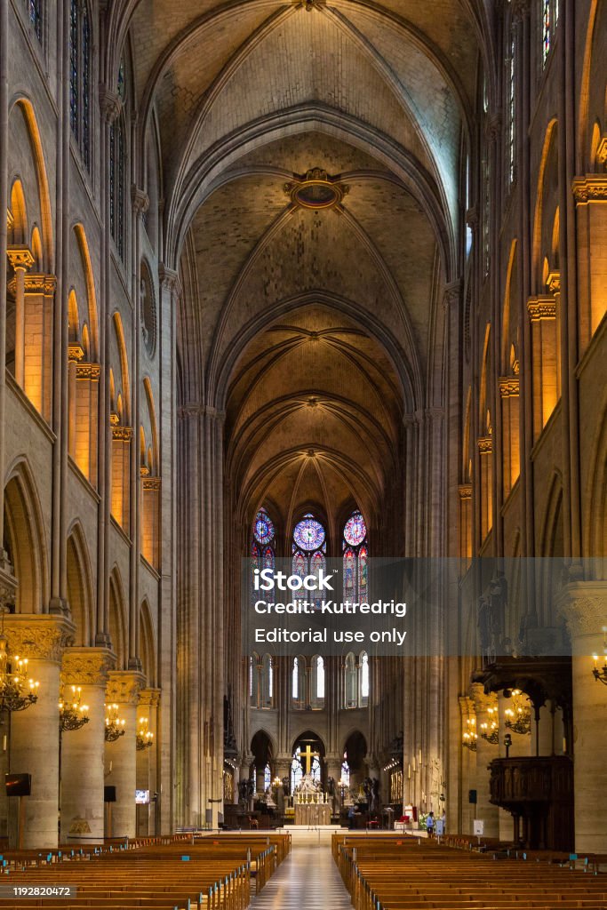 Interior De La Iglesia De Notredame De París Es Una Catedral Católica Medieval Y Está Considerada Como Uno De Los Mejores Ejemplos De La Arquitectura Gótica Francesa Foto de stock y más Interior De La Iglesia De Notredame De París Es Una Catedral Católica Medieval Y Está Considerada Como Uno De Los Mejores Ejemplos De La Arquitectura Gótica Francesa Foto de stock y más