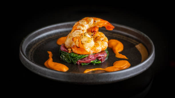 crevette de roi poêlée - grilled shrimp photos photos et images de collection