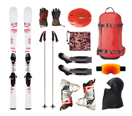 Laca plana de equipos de esquí de montaña y ropa aislada sobre blanco photo