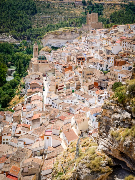panoramic view of the town alcalá del jucar - provincia de albacete fotografías e imágenes de stock