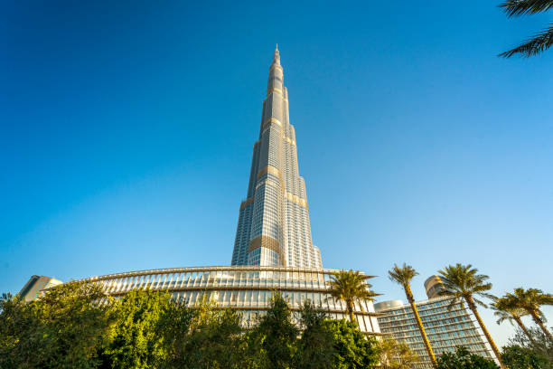 burj khalifa, el besalente de dubái justo después del amanecer - industry sunrise dubai construction fotografías e imágenes de stock