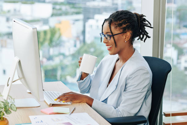 istock Business lady readinh funny messages 1192858608