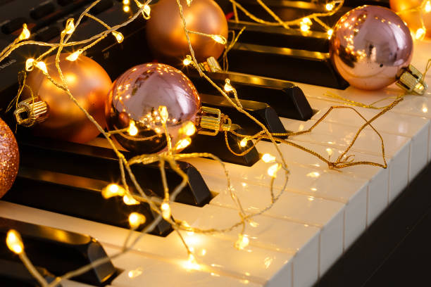 istock A piano with christmas lights and tree 1192862301