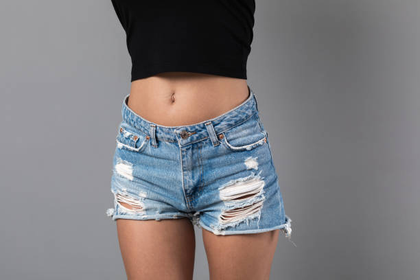 short jeans - torso women jeans abdomen imagens e fotografias de stock