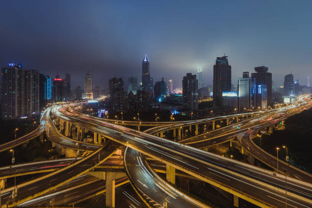 ラッシュアワーでの陸橋と市内交通の空中写真 - aerial view shanghai technology multiple lane highway ストックフォトと画像