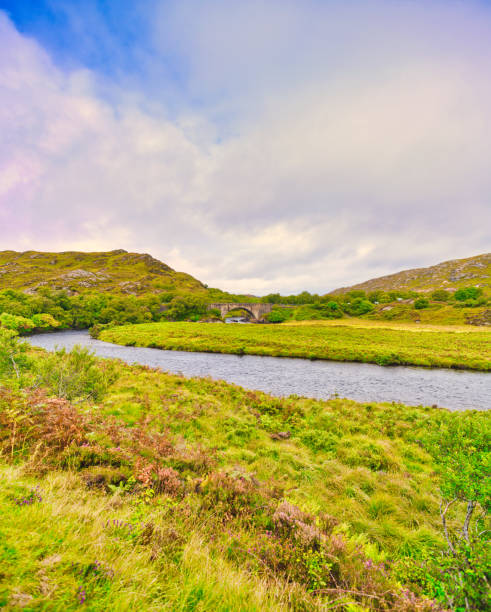 puente laxford de escocia - kinlochbervie fotografías e imágenes de stock