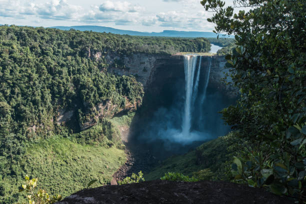 カイエトゥールの滝の空中写真, ガイアナ, 南アメリカ - tropical rainforest travel beauty in nature environment ストックフォトと画像